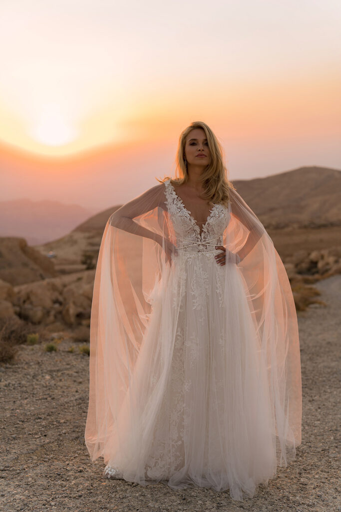 Brautkleid mit Spitze und Tüll erhältlich bei Julia John, Brautmodengeschäft für neue und gebrauchte Brautkleider